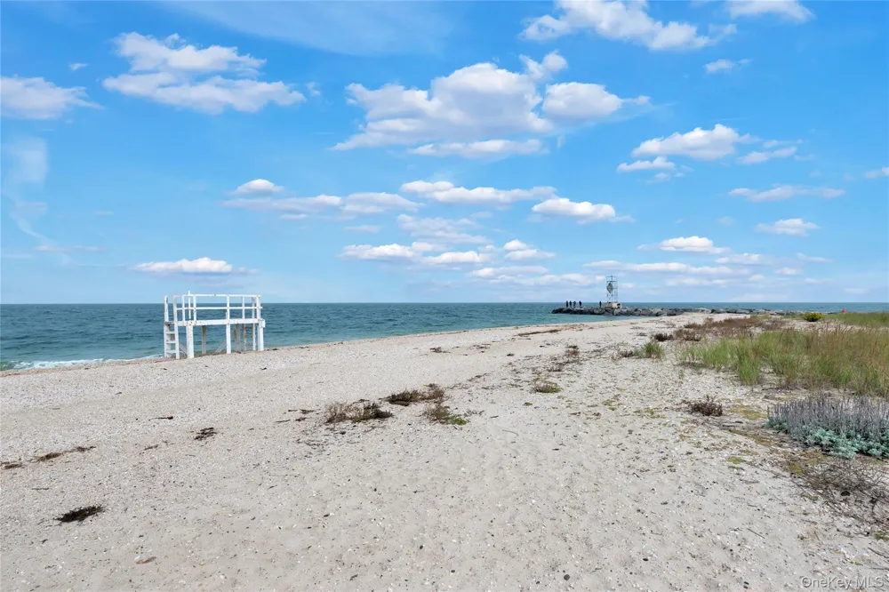 2590 Cox Neck Road Mattituck, NY 11952