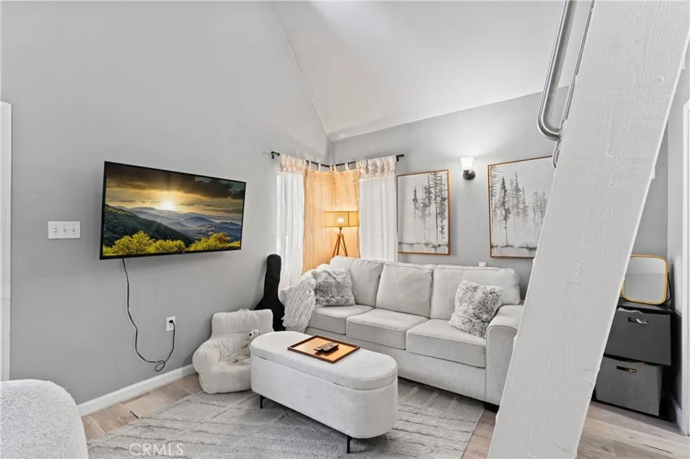 1286 Lovers Lane Rimforest, CA 92378