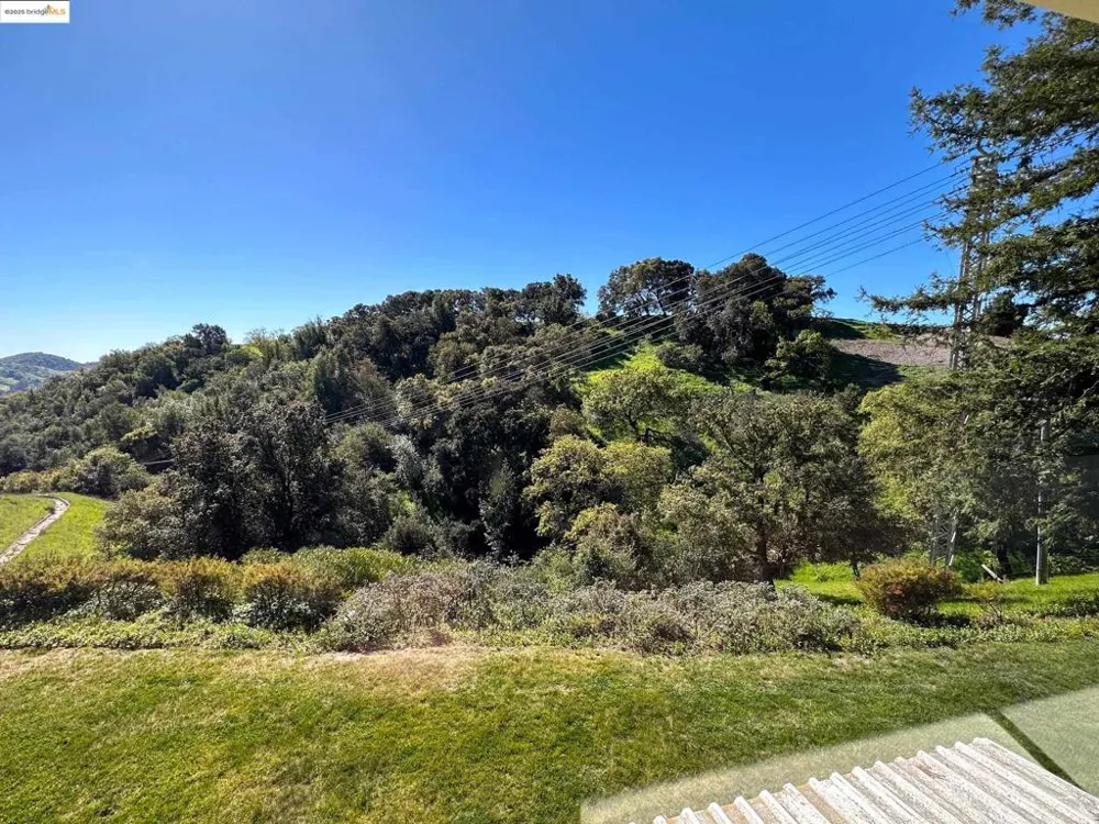 1910 Skycrest Dr Walnut Creek, CA 94595