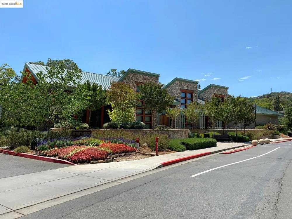 1910 Skycrest Dr Walnut Creek, CA 94595
