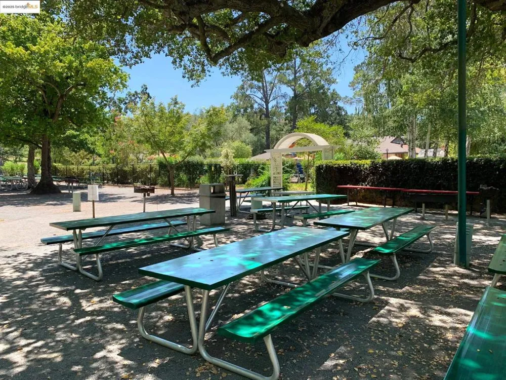 1910 Skycrest Dr Walnut Creek, CA 94595