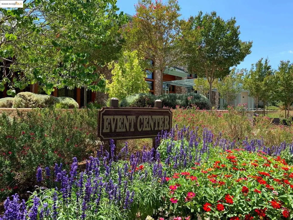 1910 Skycrest Dr Walnut Creek, CA 94595