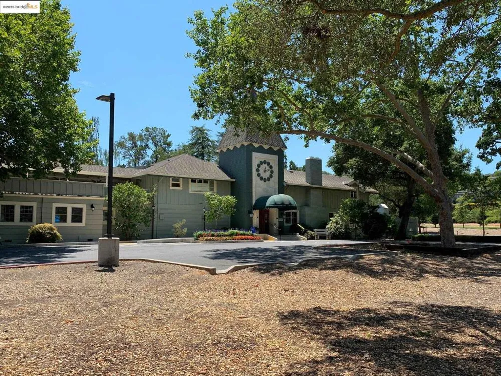 1910 Skycrest Dr Walnut Creek, CA 94595