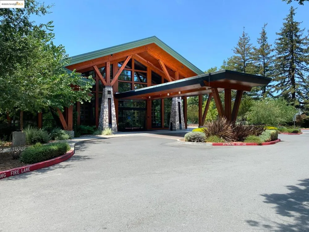 1910 Skycrest Dr Walnut Creek, CA 94595