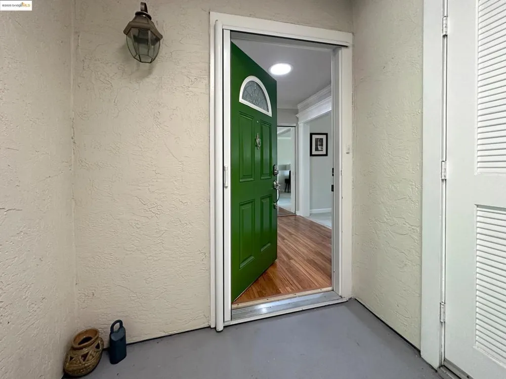 1910 Skycrest Dr Walnut Creek, CA 94595