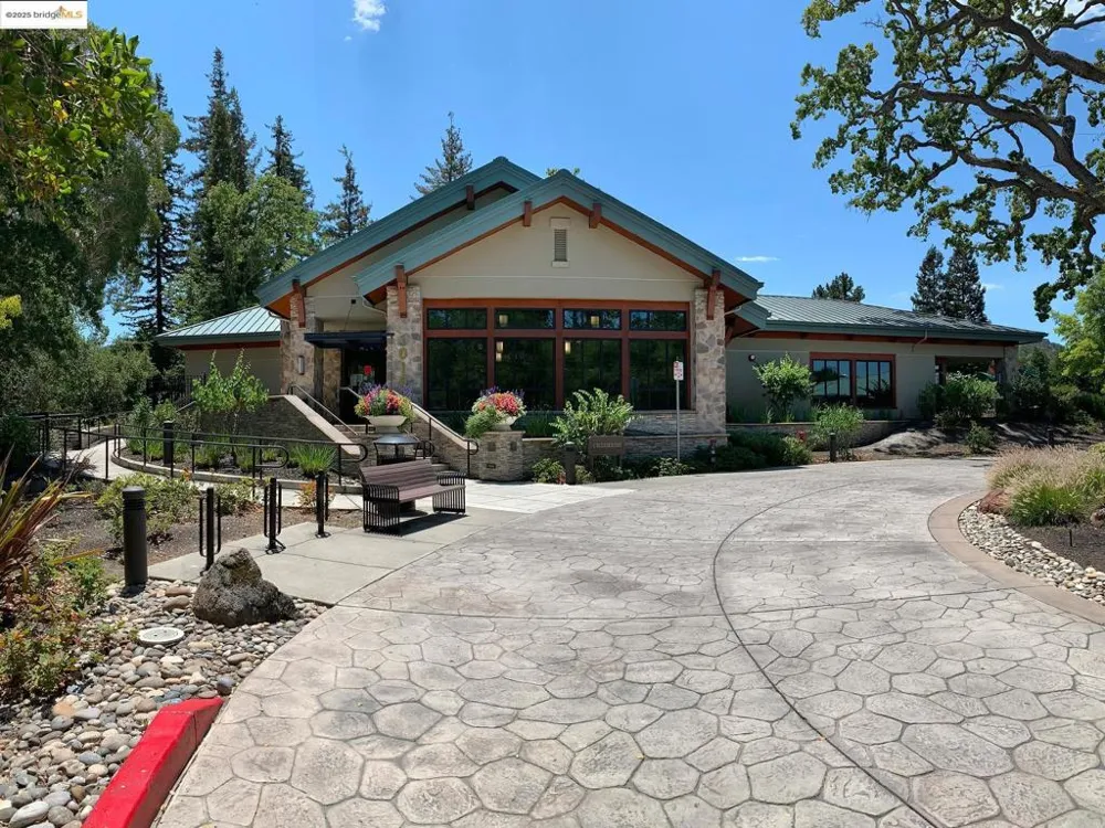 1910 Skycrest Dr Walnut Creek, CA 94595