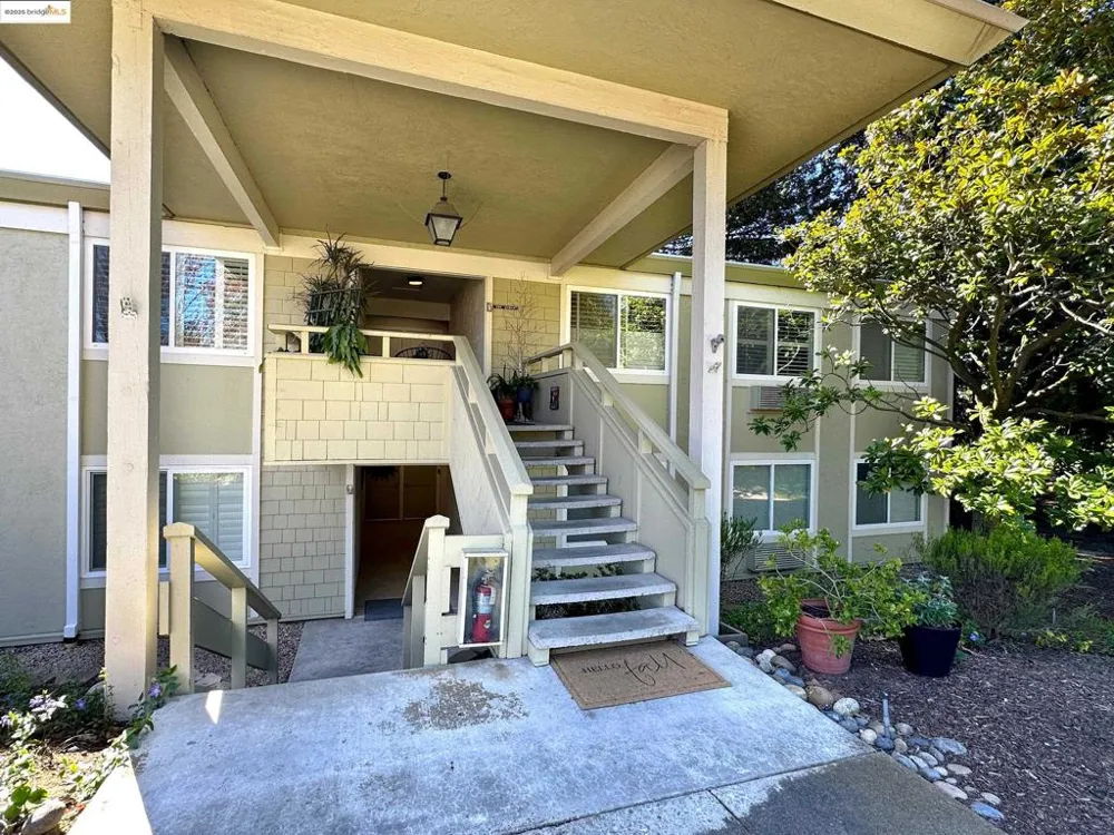 1910 Skycrest Dr Walnut Creek, CA 94595