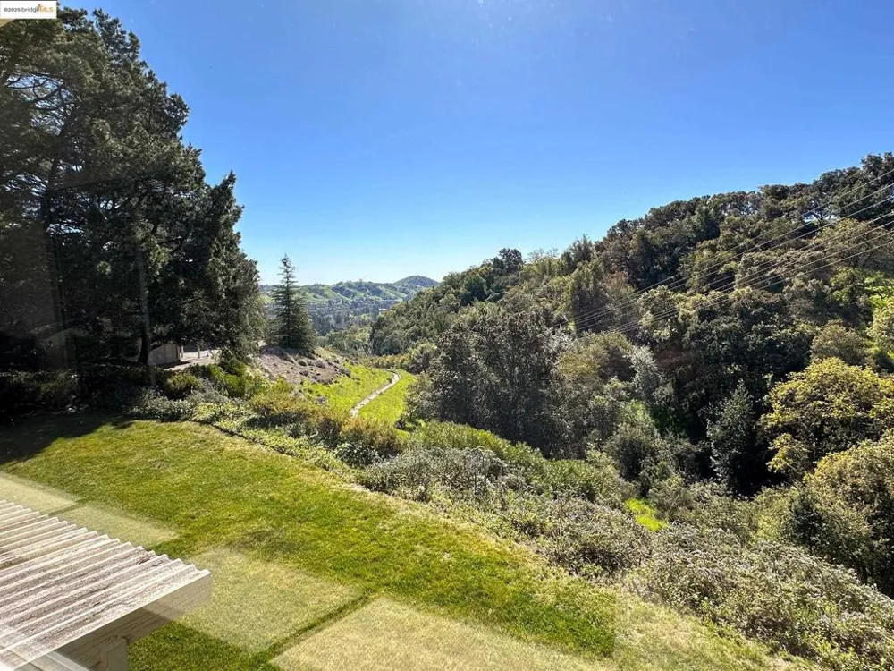 1910 Skycrest Dr Walnut Creek, CA 94595