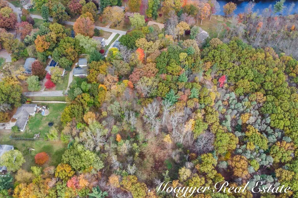 632 Edgewood Drive Belding, MI 48809
