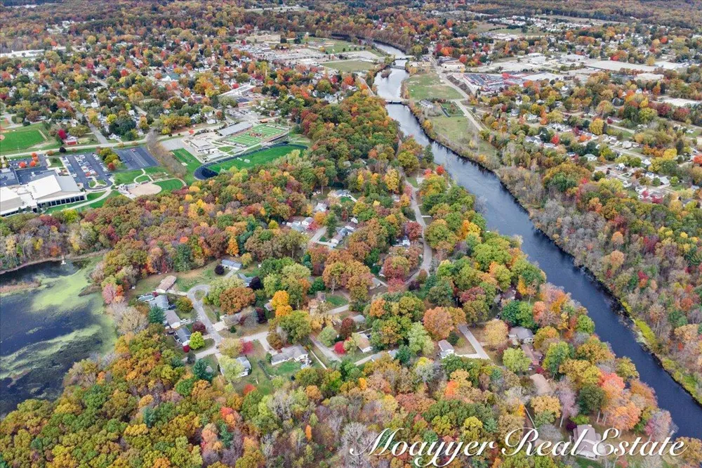 632 Edgewood Drive Belding, MI 48809