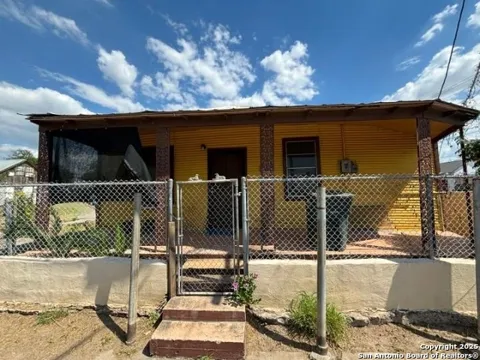 201 Vidaurri Ave