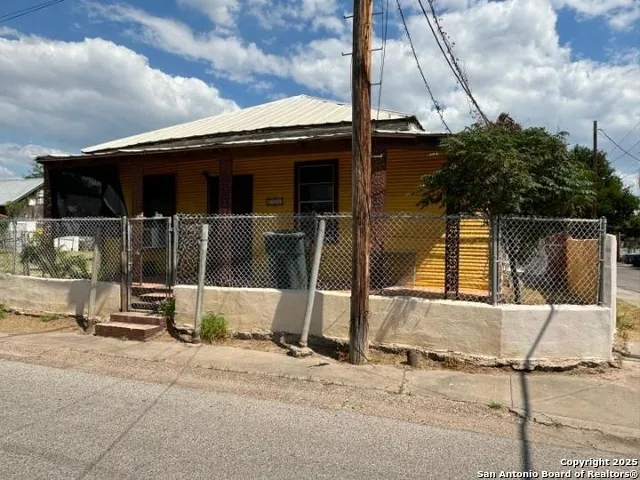 201 Vidaurri Ave Laredo, TX 78040