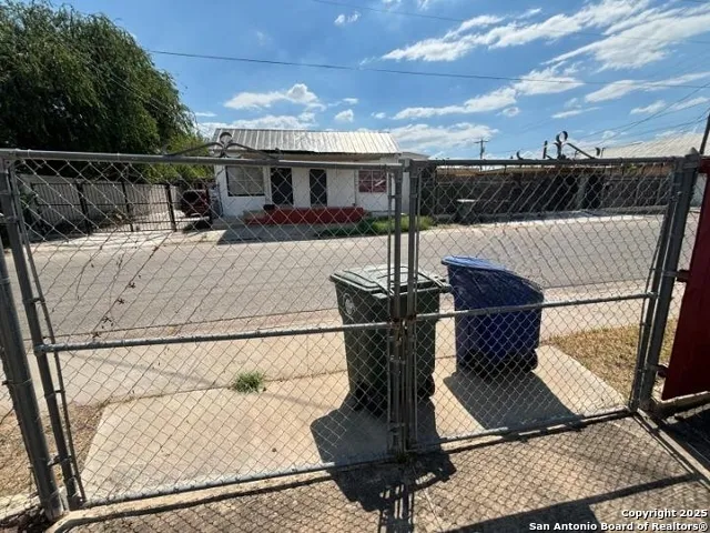 201 Vidaurri Ave Laredo, TX 78040