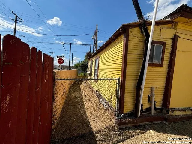 201 Vidaurri Ave Laredo, TX 78040