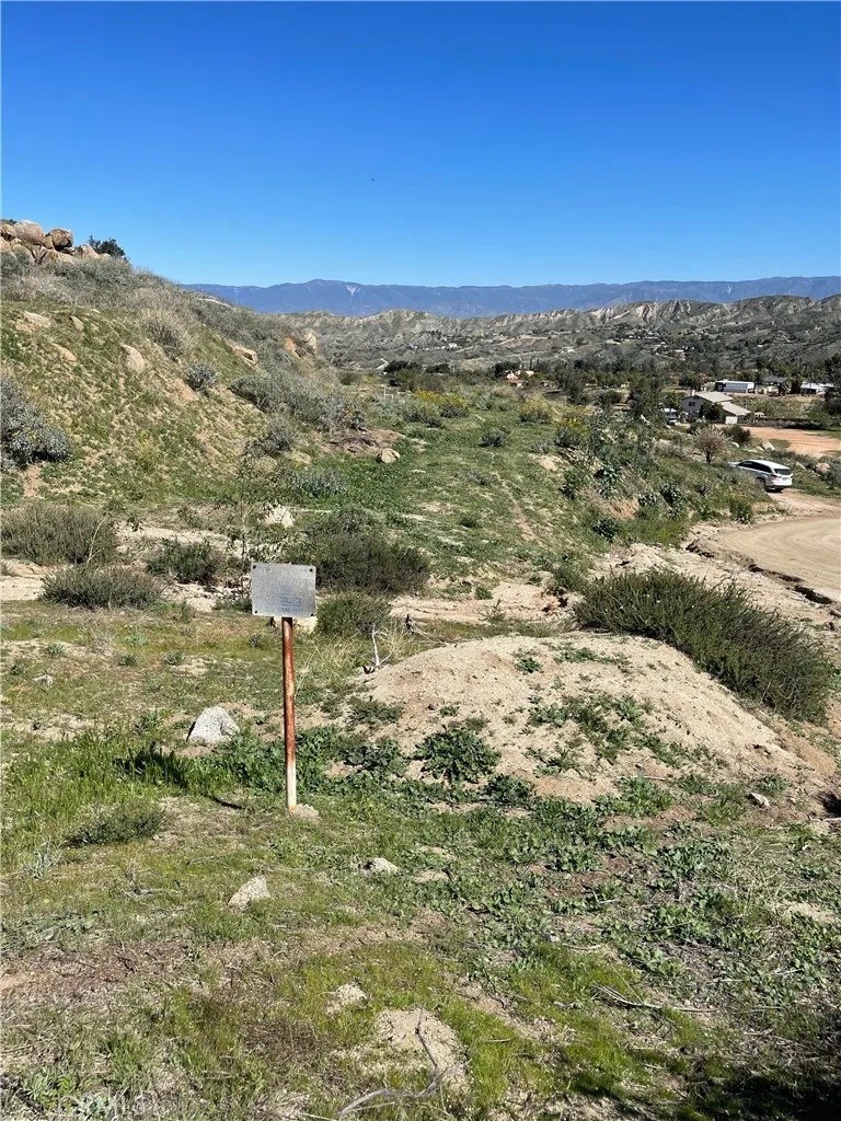 53 Spring Road Colton, CA 92324