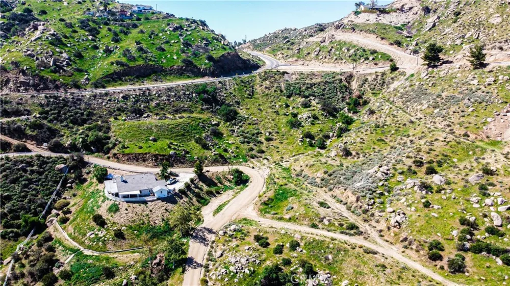 53 Spring Road Colton, CA 92324