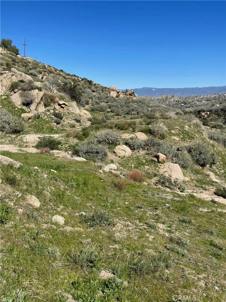 53 Spring Road Colton, CA 92324