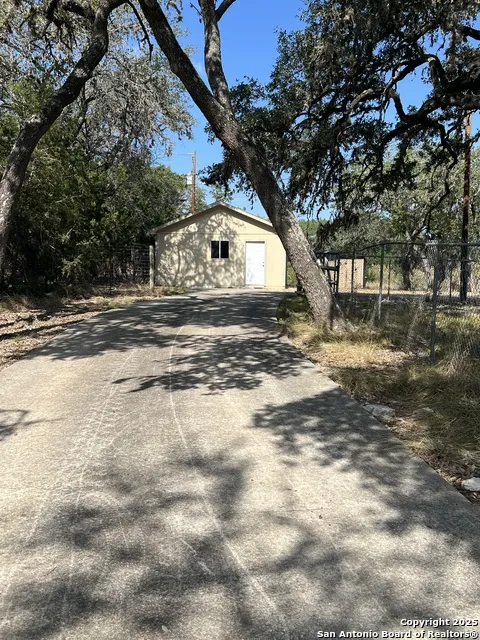 630 Indian Mound Tarpley, TX 78883