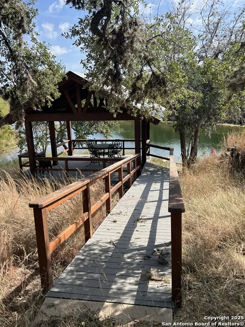 630 Indian Mound Tarpley, TX 78883