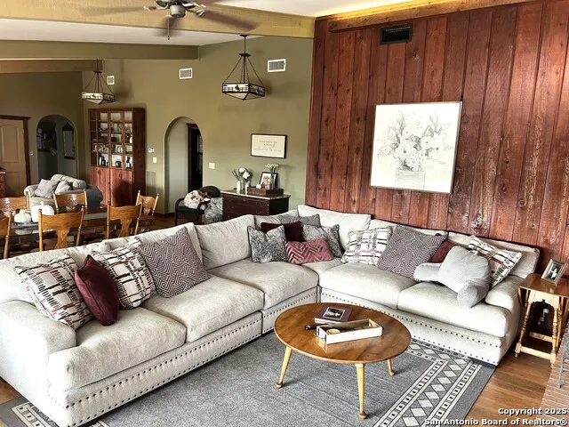 630 Indian Mound Tarpley, TX 78883