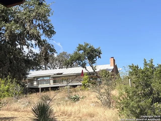 630 Indian Mound Tarpley, TX 78883
