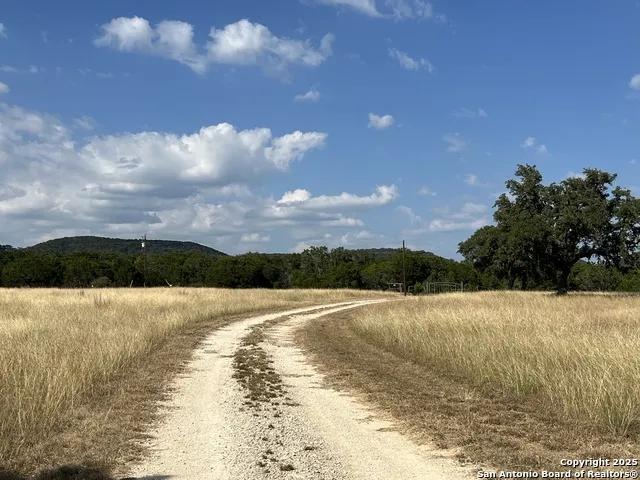 630 Indian Mound Tarpley, TX 78883