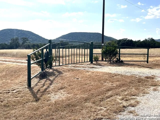 630 Indian Mound Tarpley, TX 78883