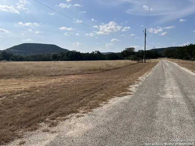 630 Indian Mound Tarpley, TX 78883