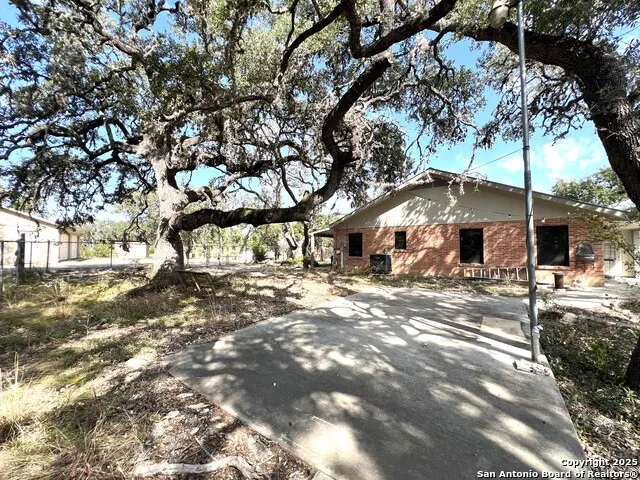 630 Indian Mound Tarpley, TX 78883
