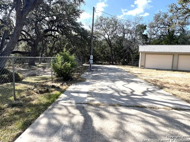 630 Indian Mound Tarpley, TX 78883