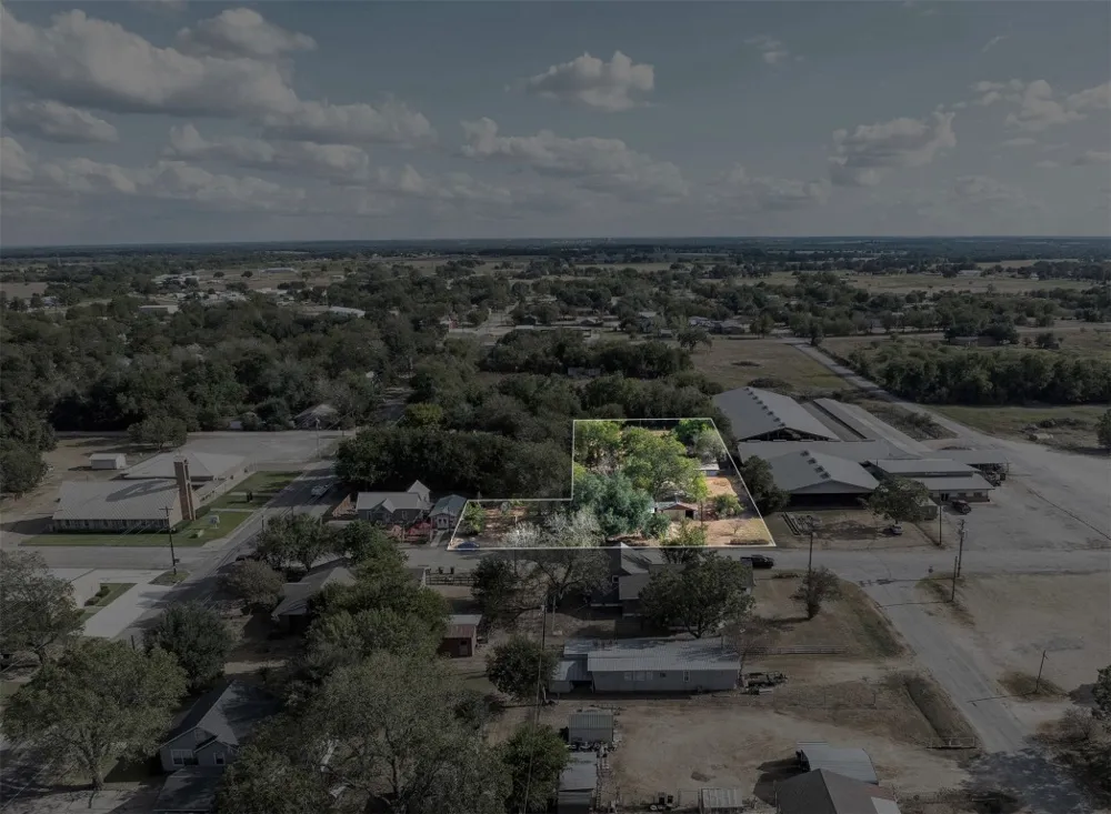 517 First Street Lexington, TX 78947