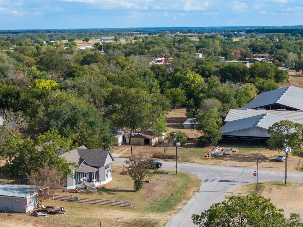 517 First Street Lexington, TX 78947