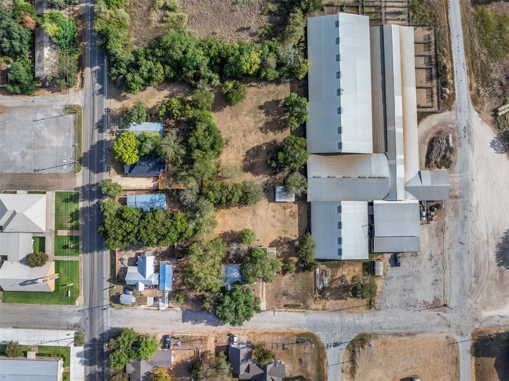 517 First Street Lexington, TX 78947