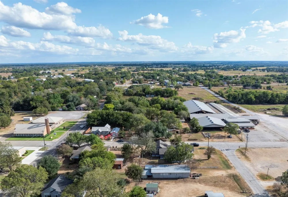 517 First Street Lexington, TX 78947