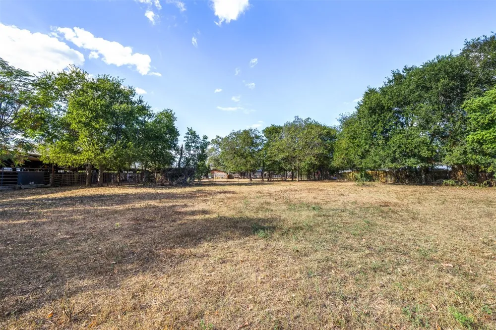 517 First Street Lexington, TX 78947