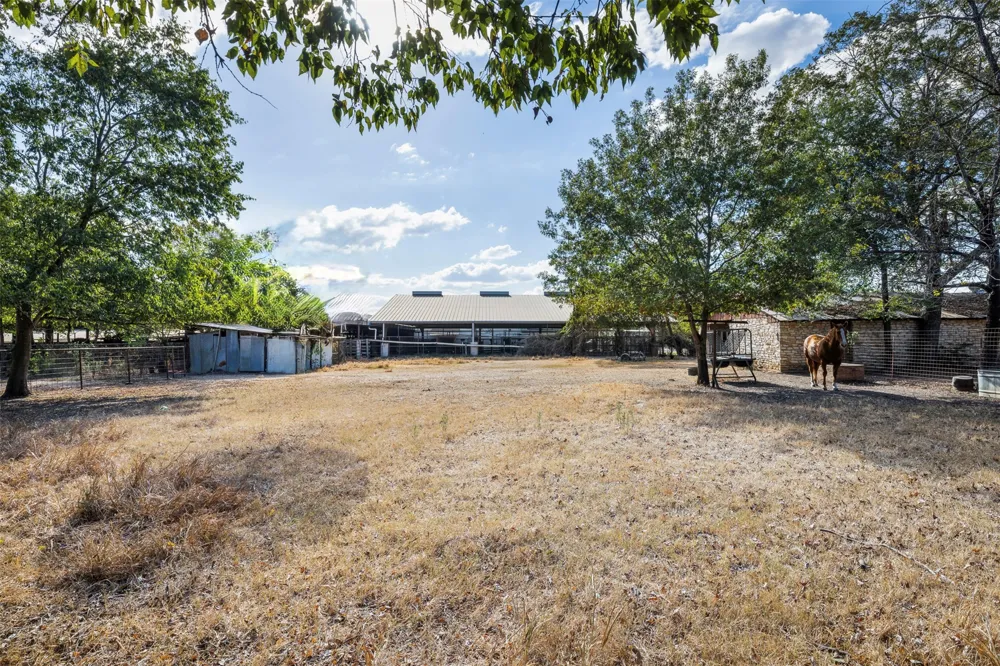 517 First Street Lexington, TX 78947