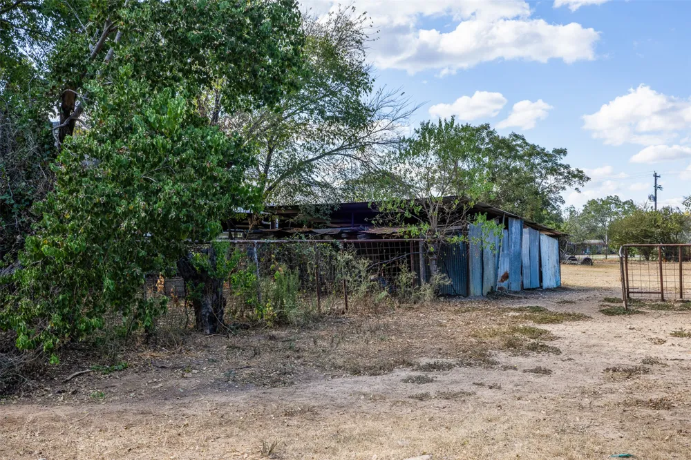 517 First Street Lexington, TX 78947