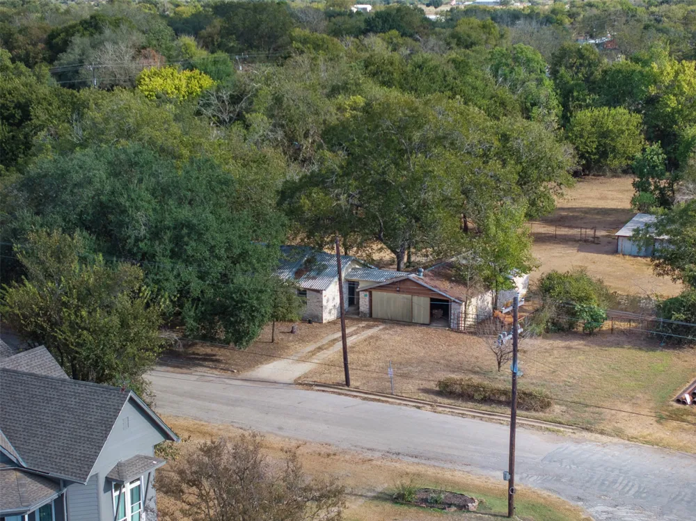 517 First Street Lexington, TX 78947