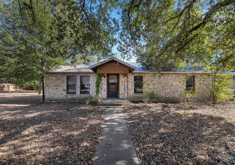 517 First Street Lexington, TX 78947