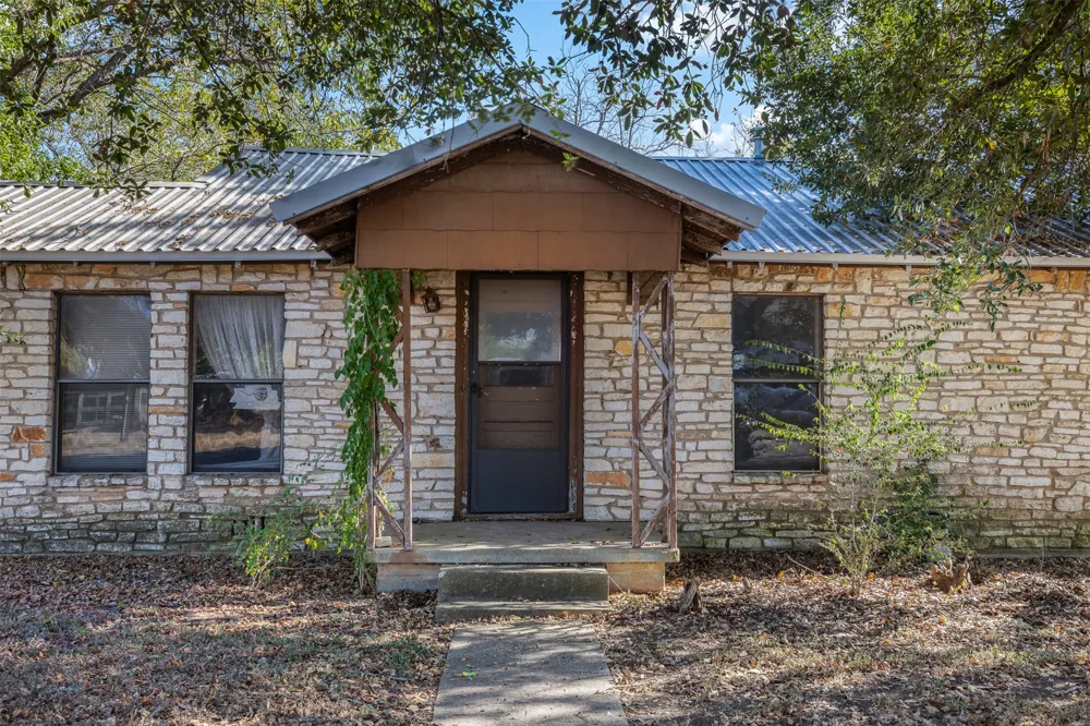 517 First Street Lexington, TX 78947