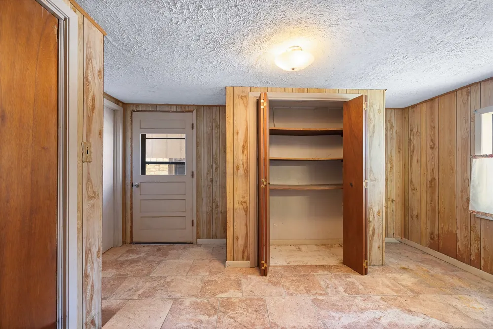 517 First Street Lexington, TX 78947