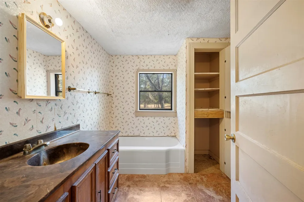 517 First Street Lexington, TX 78947