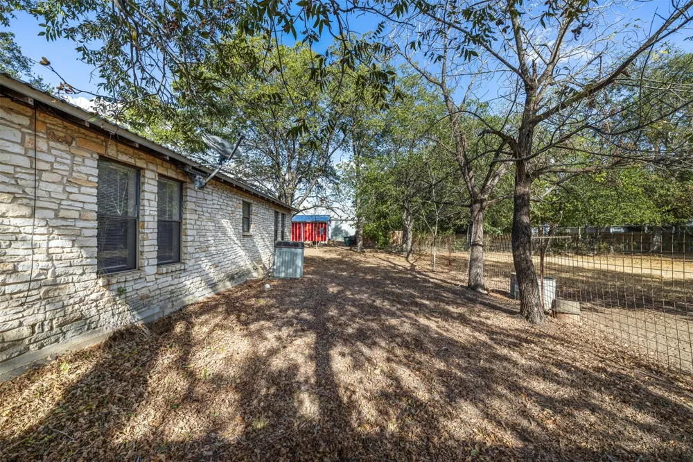 517 First Street Lexington, TX 78947