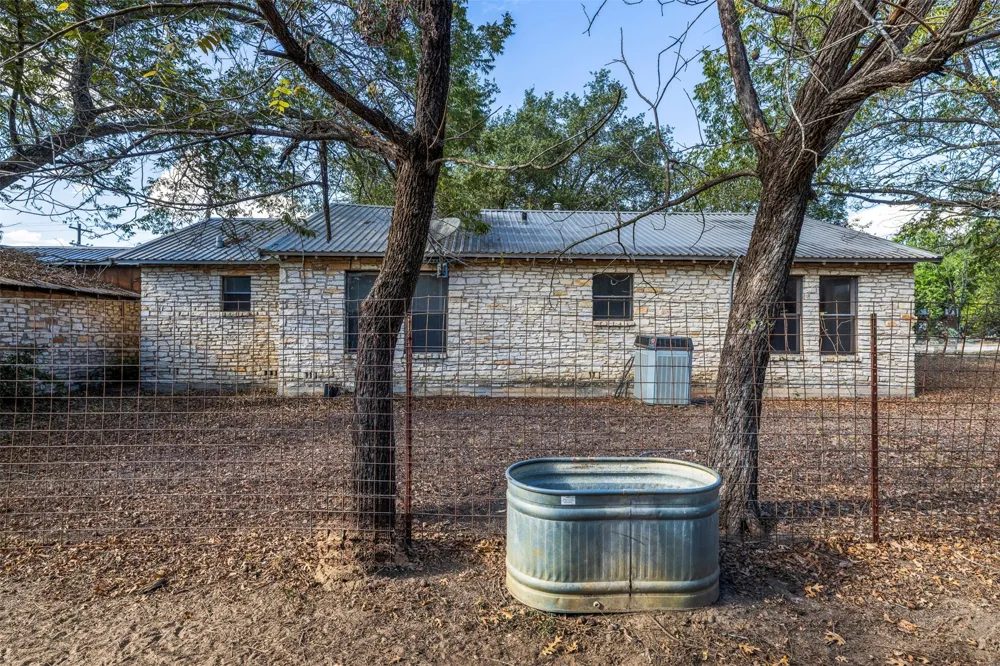 517 First Street Lexington, TX 78947