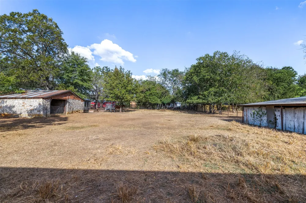 517 First Street Lexington, TX 78947