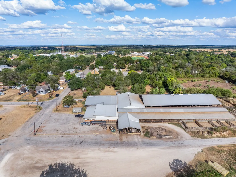 517 First Street Lexington, TX 78947