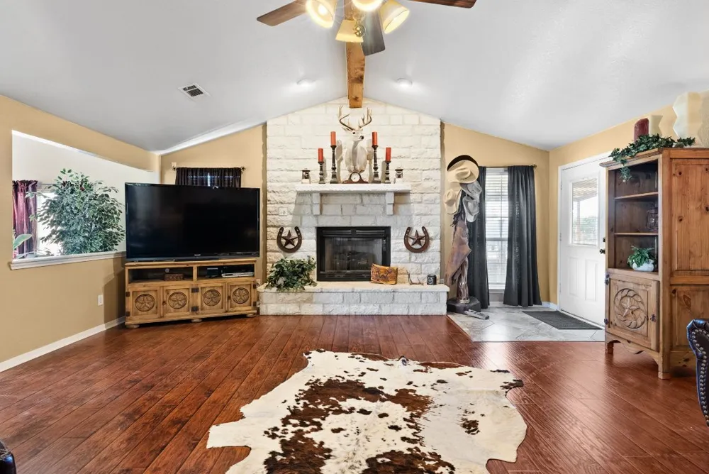 207 County Road 4492 Kempner, TX 76539