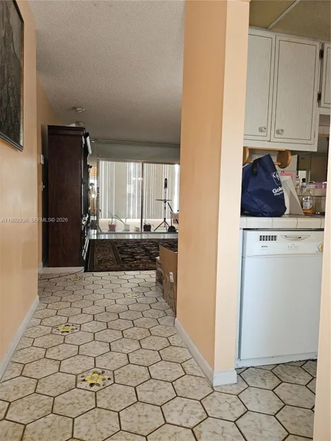 5121 W Oakland Park Blvd #211