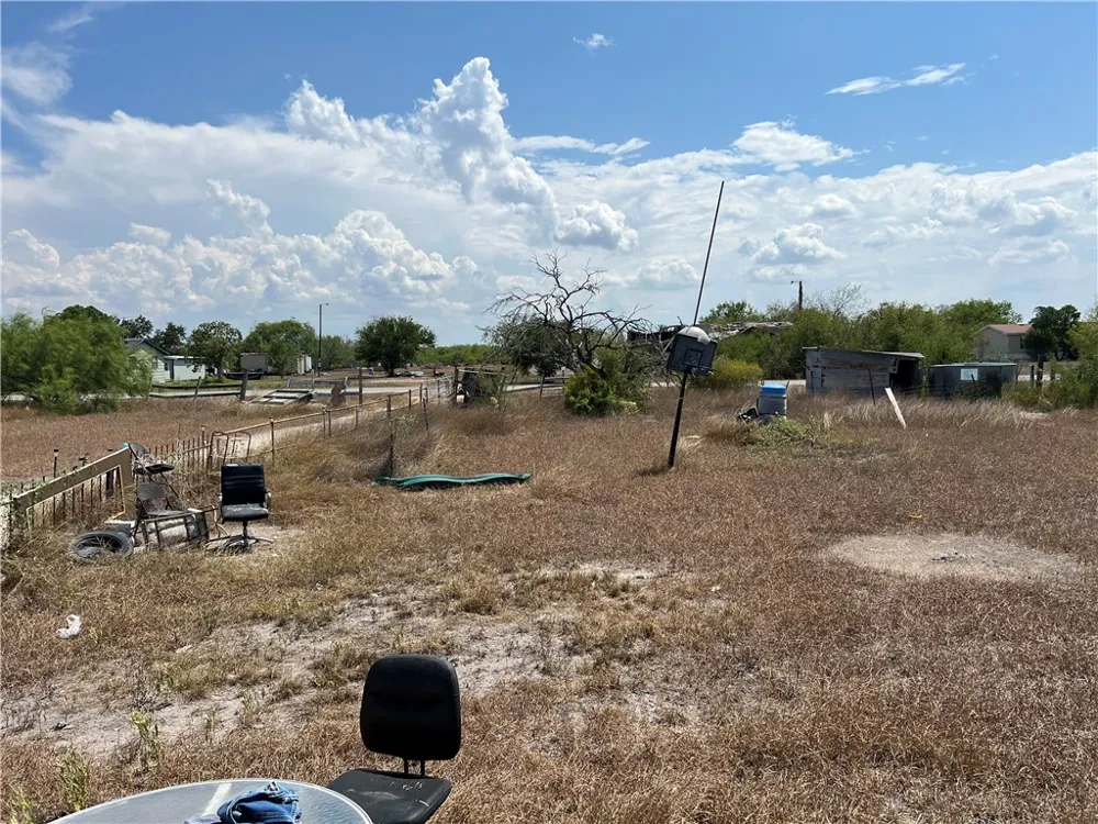 165 County Road 3061 Orange Grove, TX 78372