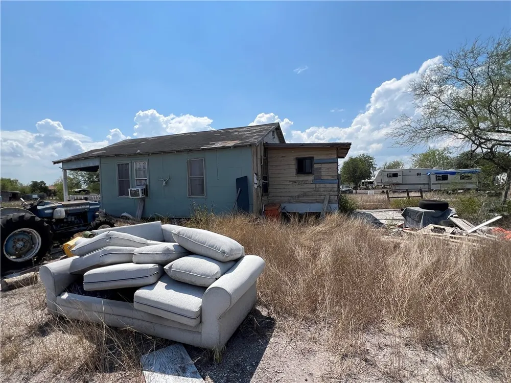 165 County Road 3061 Orange Grove, TX 78372